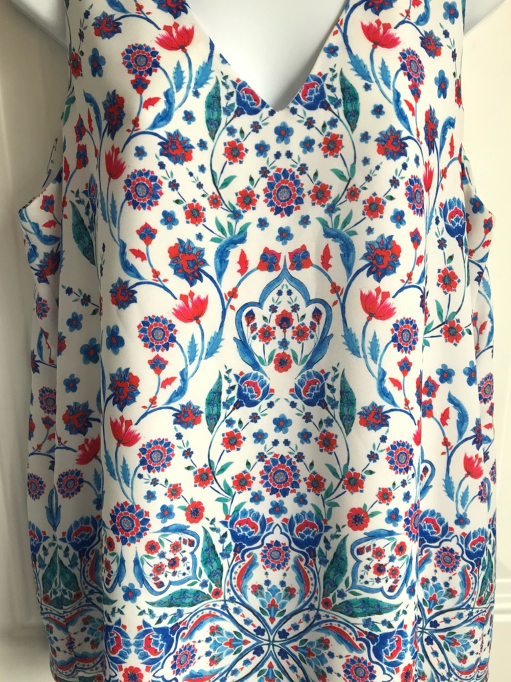 🔴 4/$15 Adrienne Vittadini Women’s L White Red Blue Floral V-Neck Tank Top EUC - Picture 5 of 14